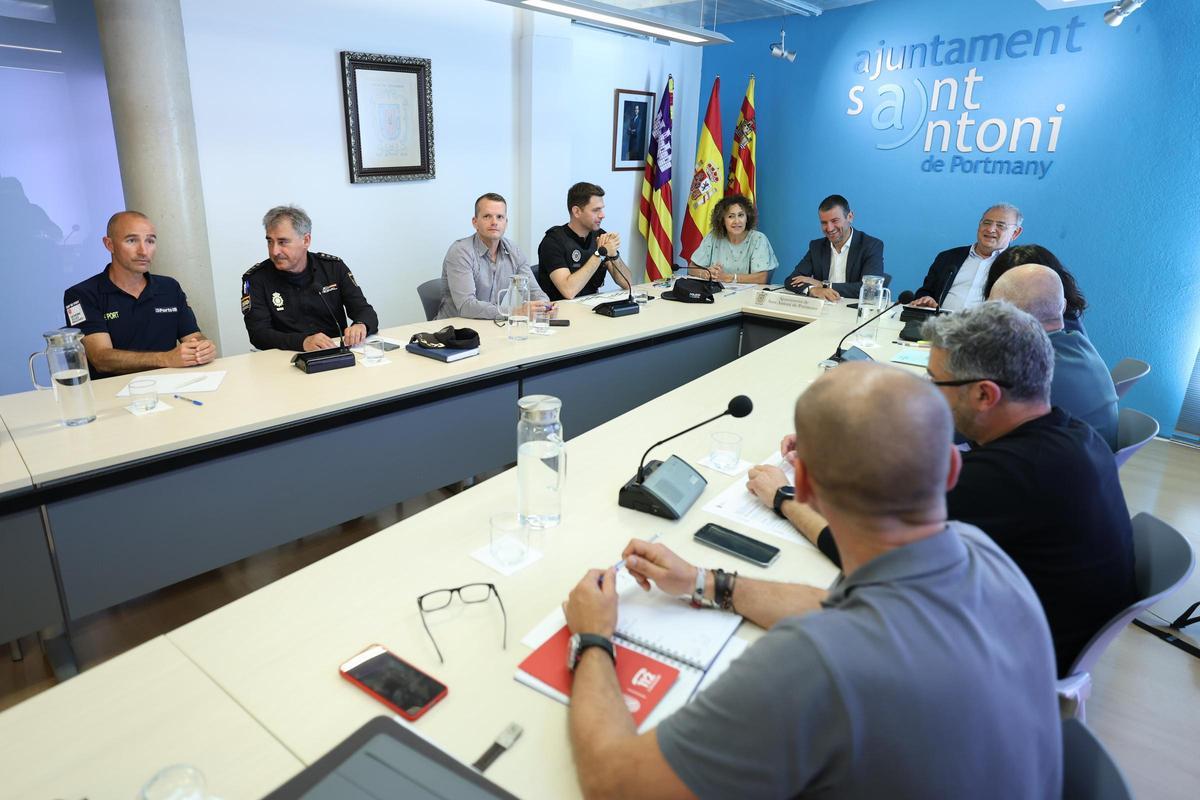 Mira aquí todas las imagenes de La Junta de Seguridad de Sant Antoni