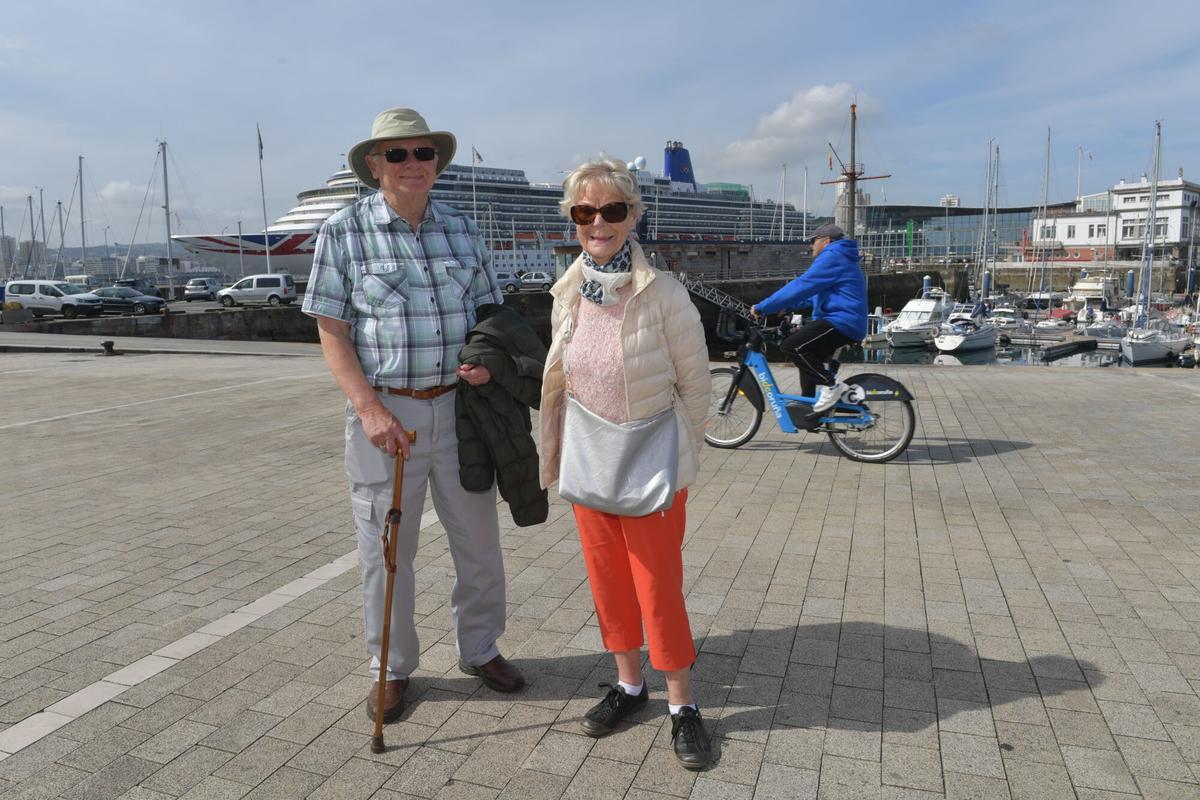 Valerie y Damon, cruceristas que llegaron este viernes a A Coruña