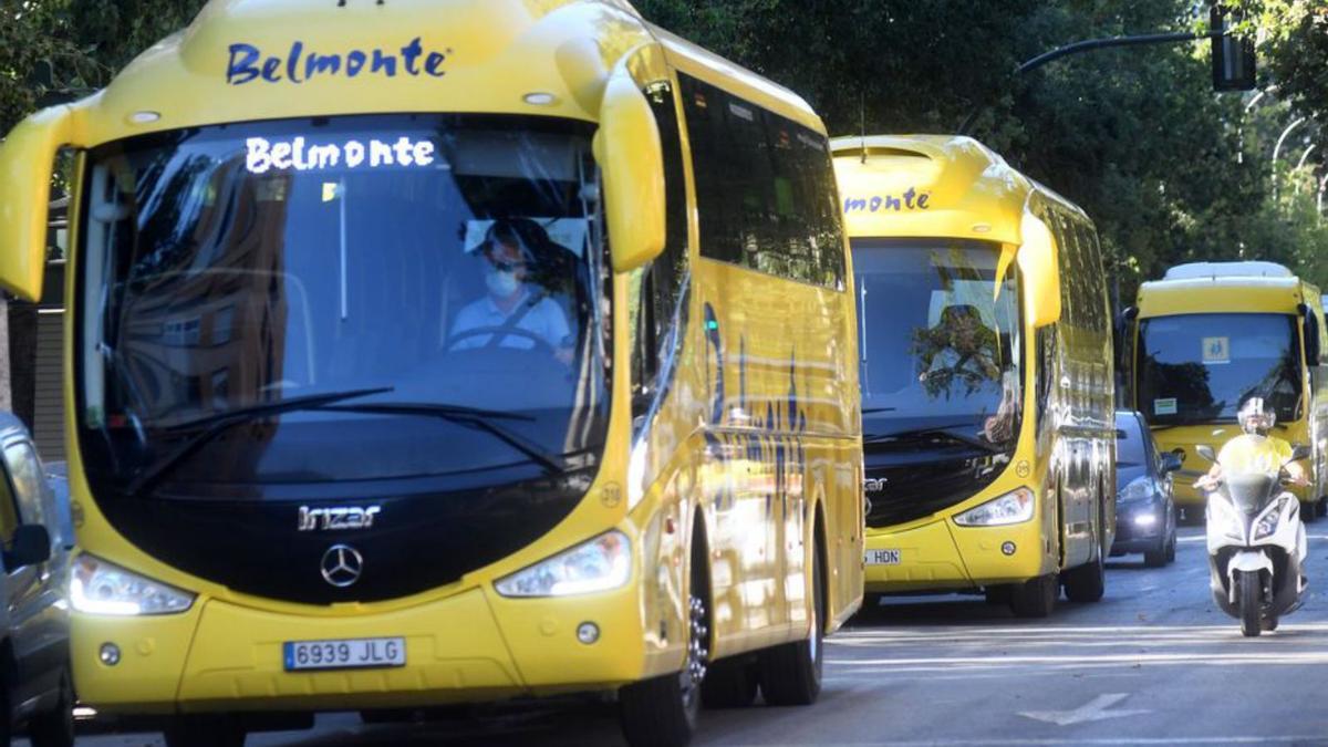 Protesta de los autobuses de transporte escolar en 2021.  | ÍSRAEL SÁNCHEZ