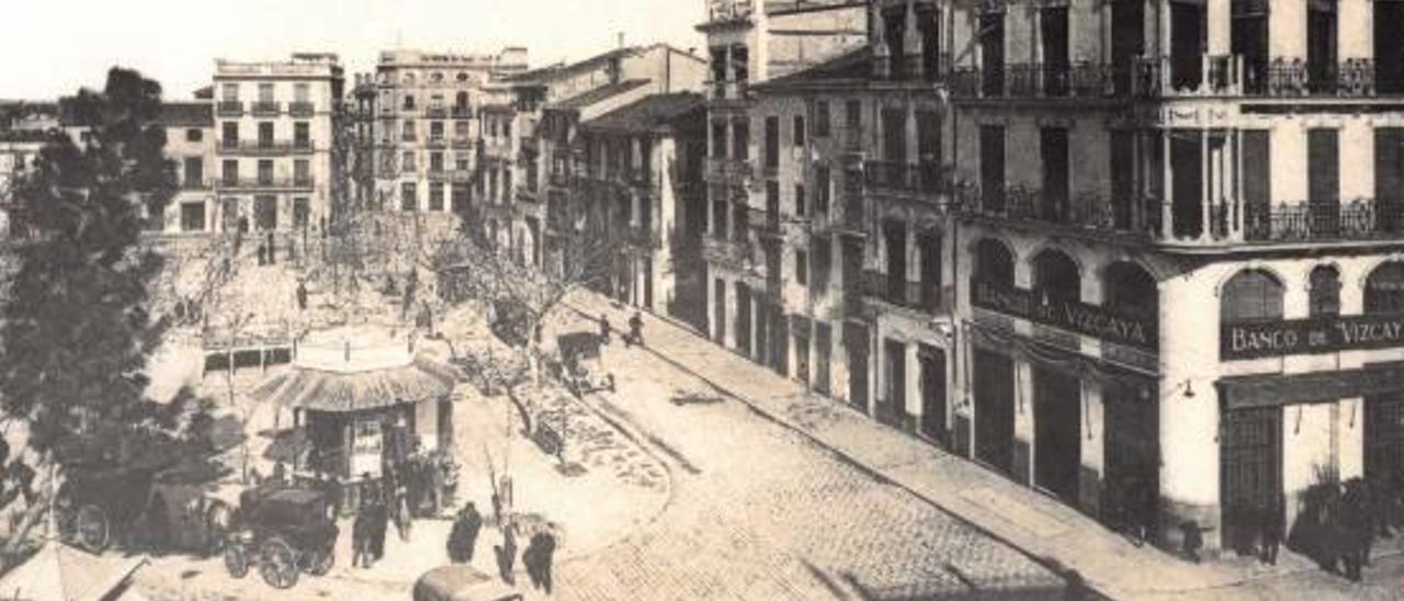 La actual plaza Mayor de Alzira hace un siglo.