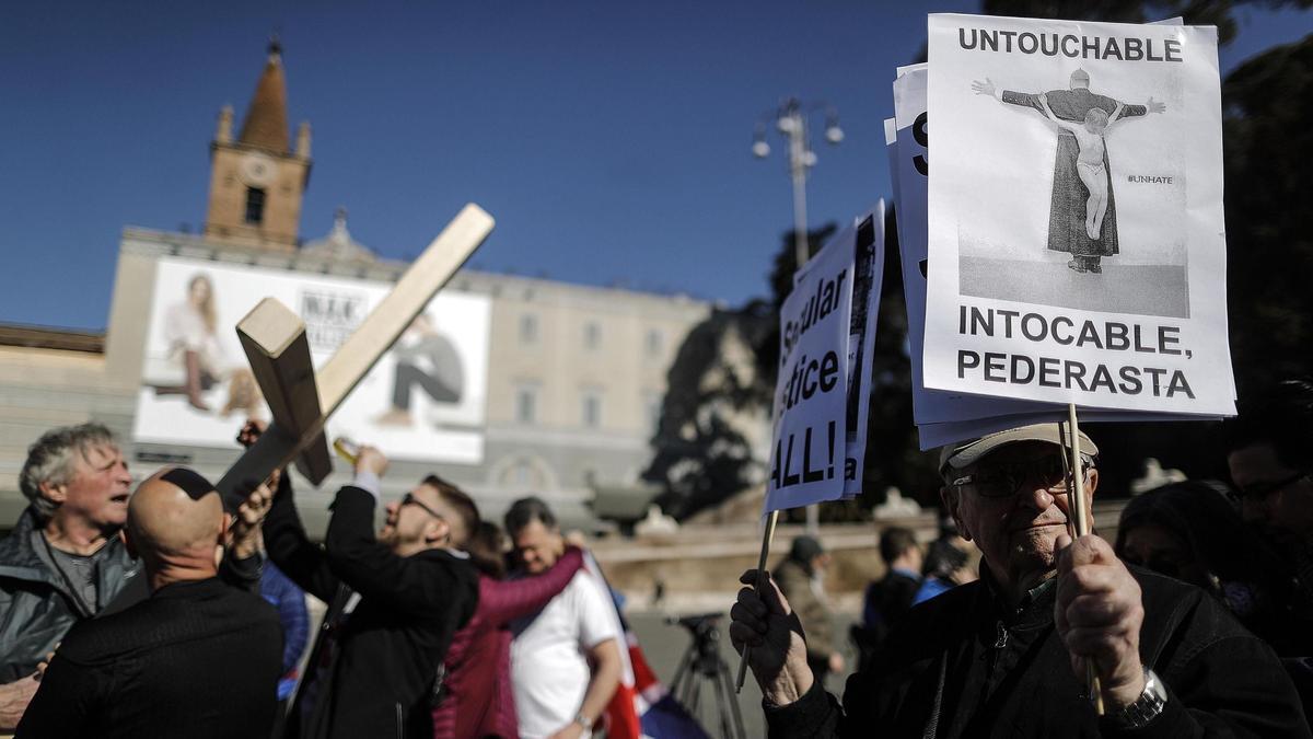 Rome (Italy), 23/02/2019.- People take part in the March for Zero Tolerance, during the four-day meeting on the global sexual abuse crisis at the Vatican, in Rome, Italy, 23 February 2019. (Protestas, Italia, Roma) EFE/EPA/RICCARDO ANTIMIANI