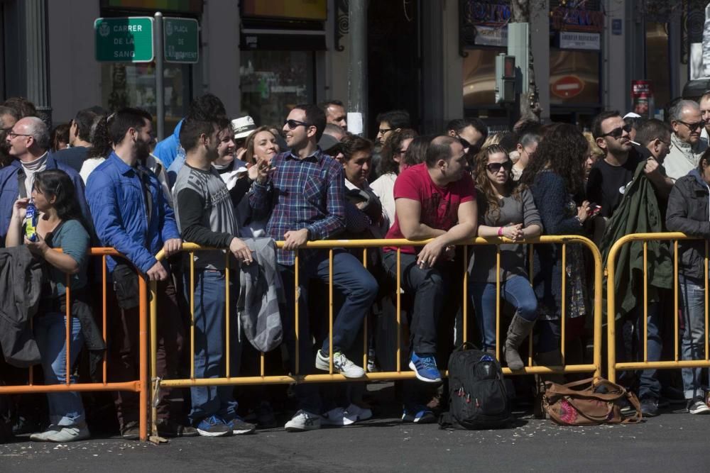 Búscate en la mascletà del 8 de marzo