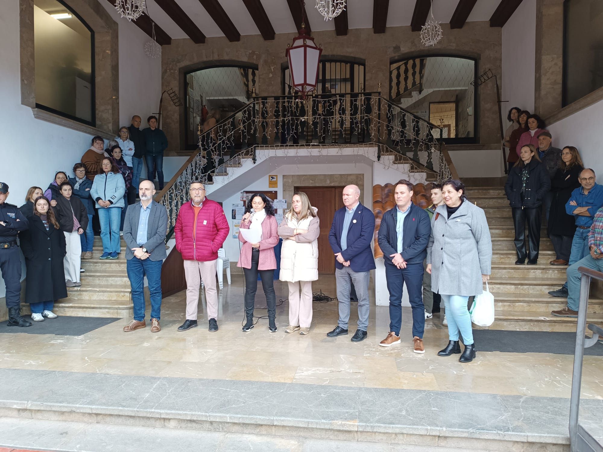 Lectura del manifiesto en el ayuntamiento de Sóller.