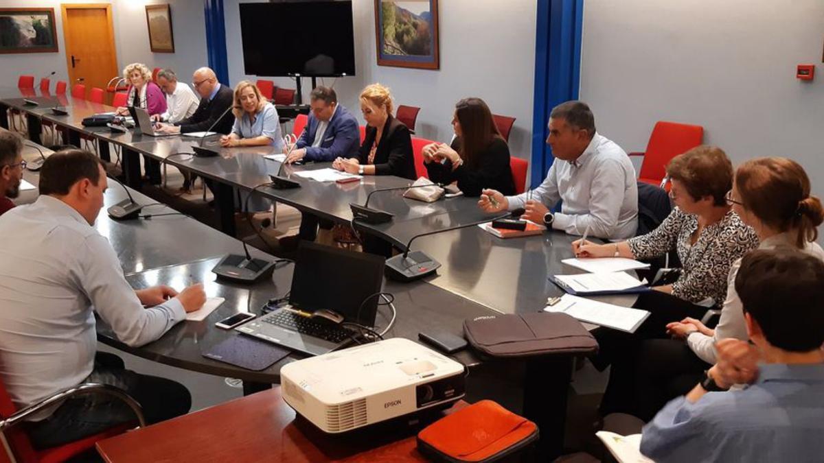 Asistentes al encuentro celebrado en la tarde de ayer en Oviedo.