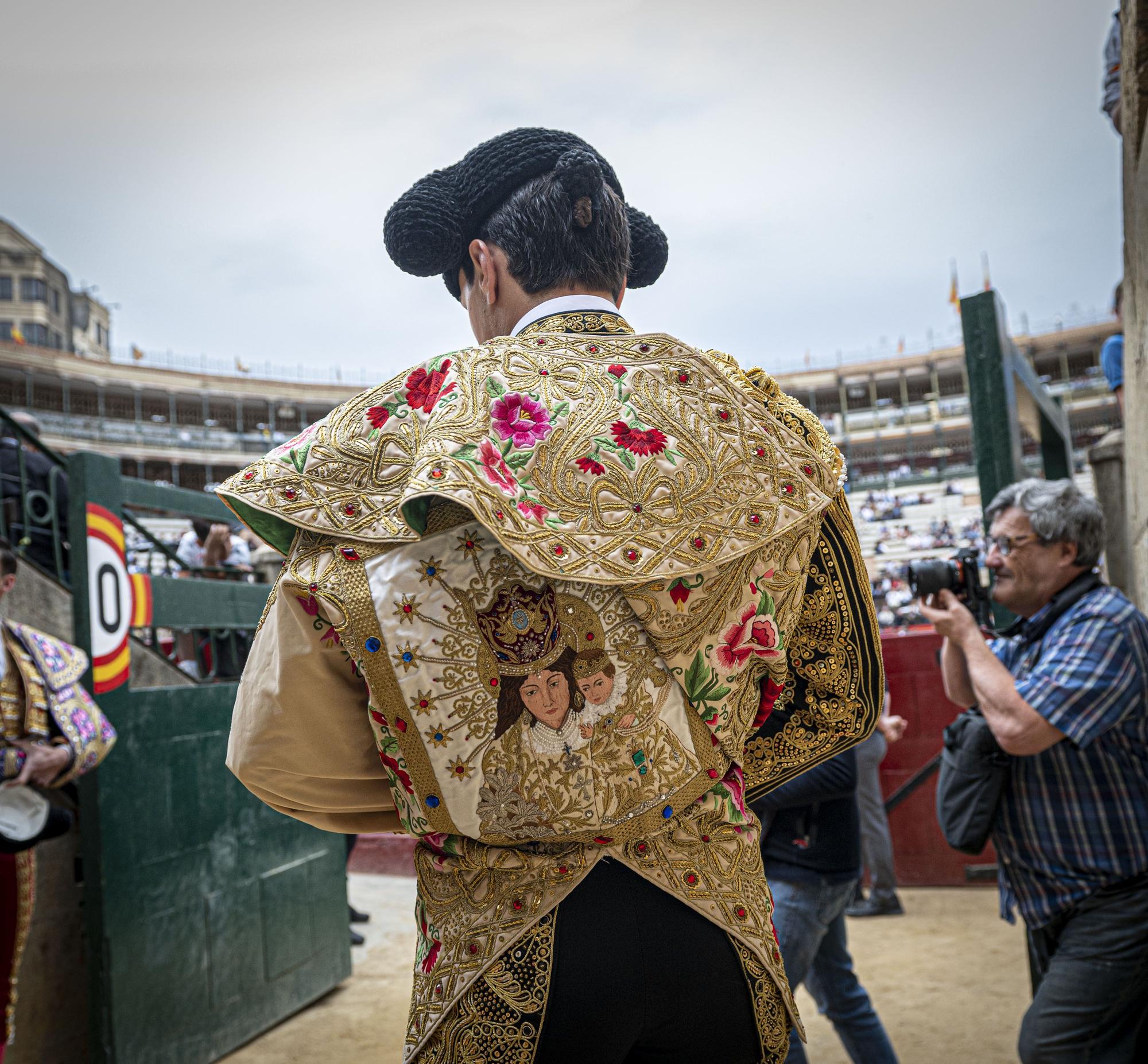 La puerta grande de Nek Romero en València, en imágenes