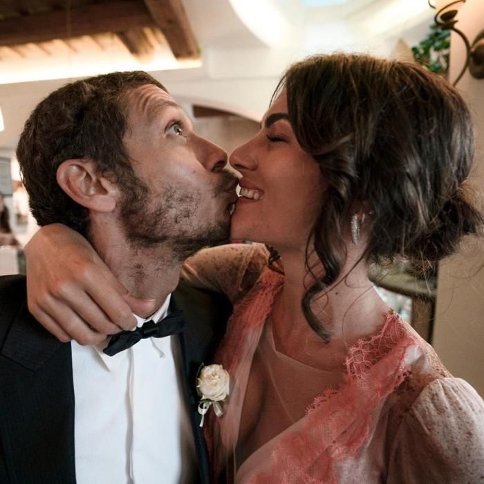 Valentino Rossi, de DJ en la boda de Uccio