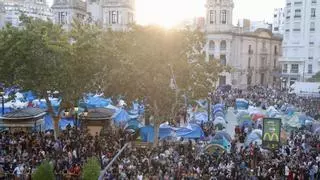 Un cordón masivo en la acampada hace frente a una convocatoria ultra bajo mínimos