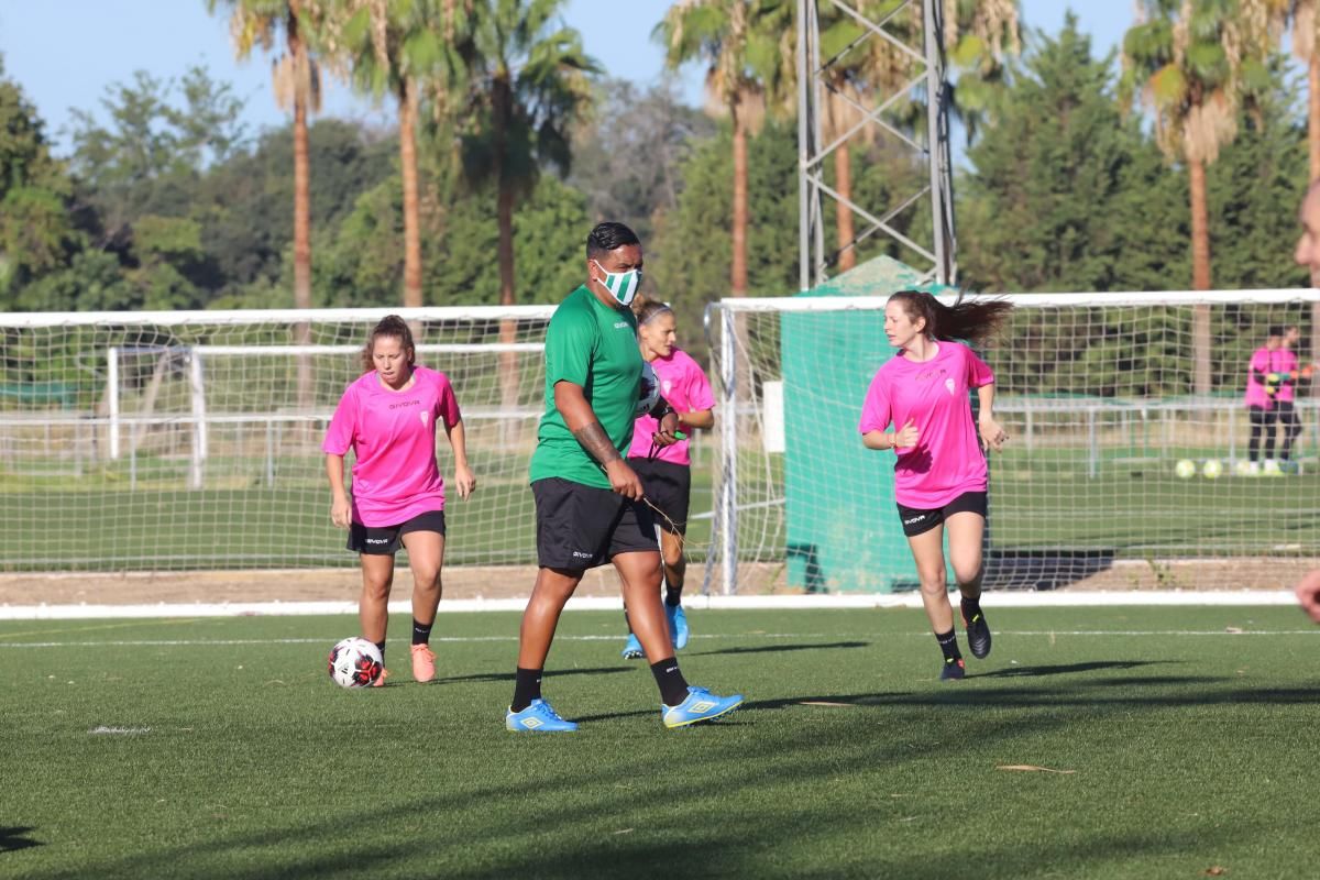 El Córdoba CF Femenino de Ariel Montenegro comienza a rodar