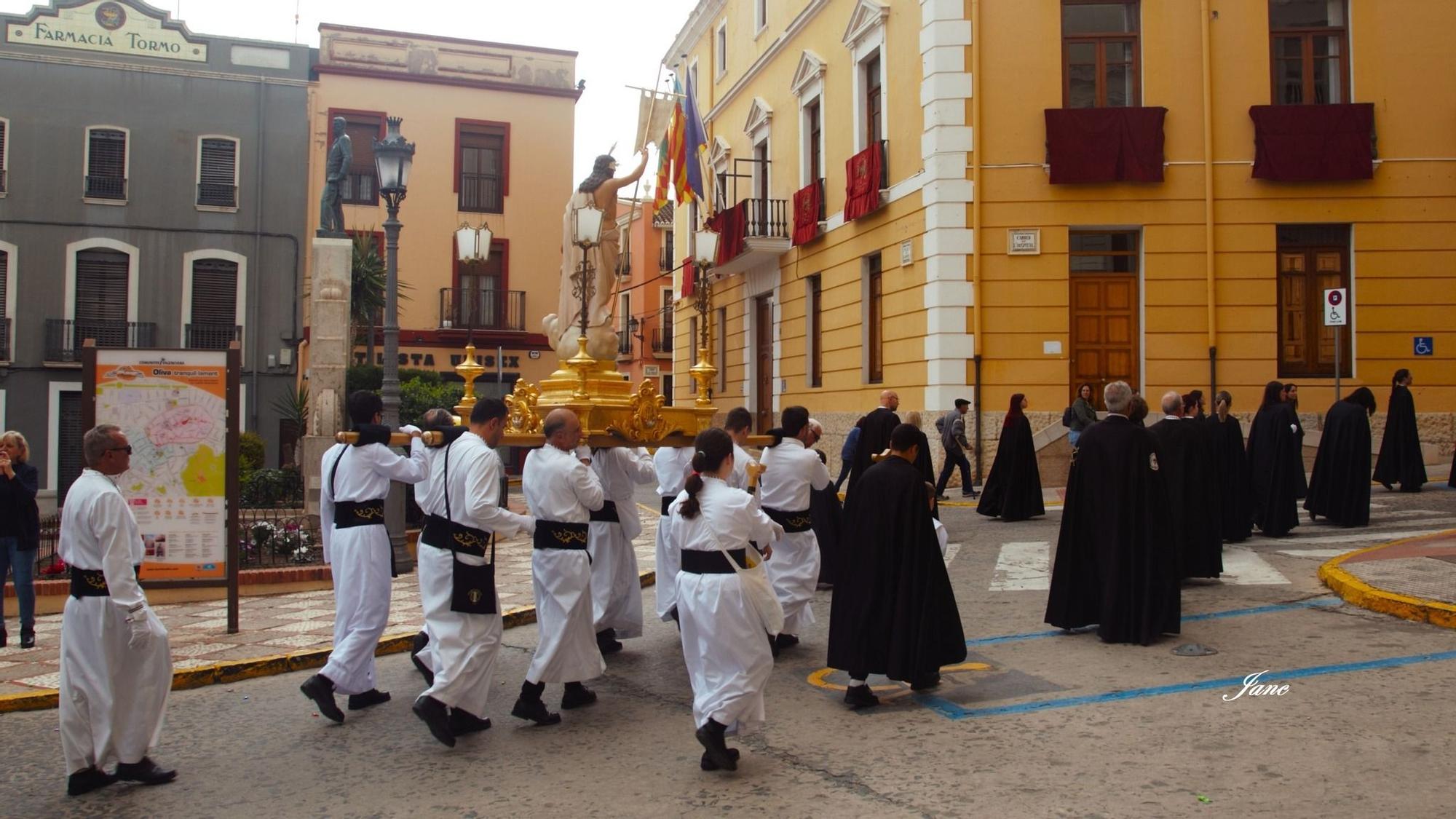 Las imágenes del Domingo de Resurrección en Oliva