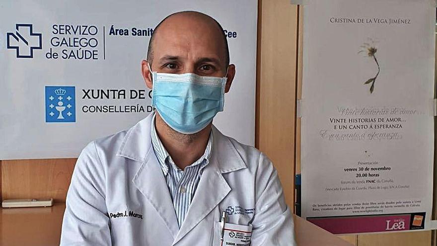 El doctor Pedro Marcos Rodríguez, ayer, en el Hospital Universitario de A Coruña.