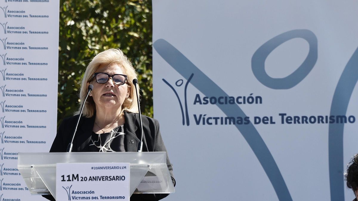 Acto en conmemoración del XX aniversario de los atentados del 11M y del Día Europeo de las Víctimas, organizado por la Asociación Víctimas del Terrorismo (AVT), en el Bosque del Recuerdo del El Retiro