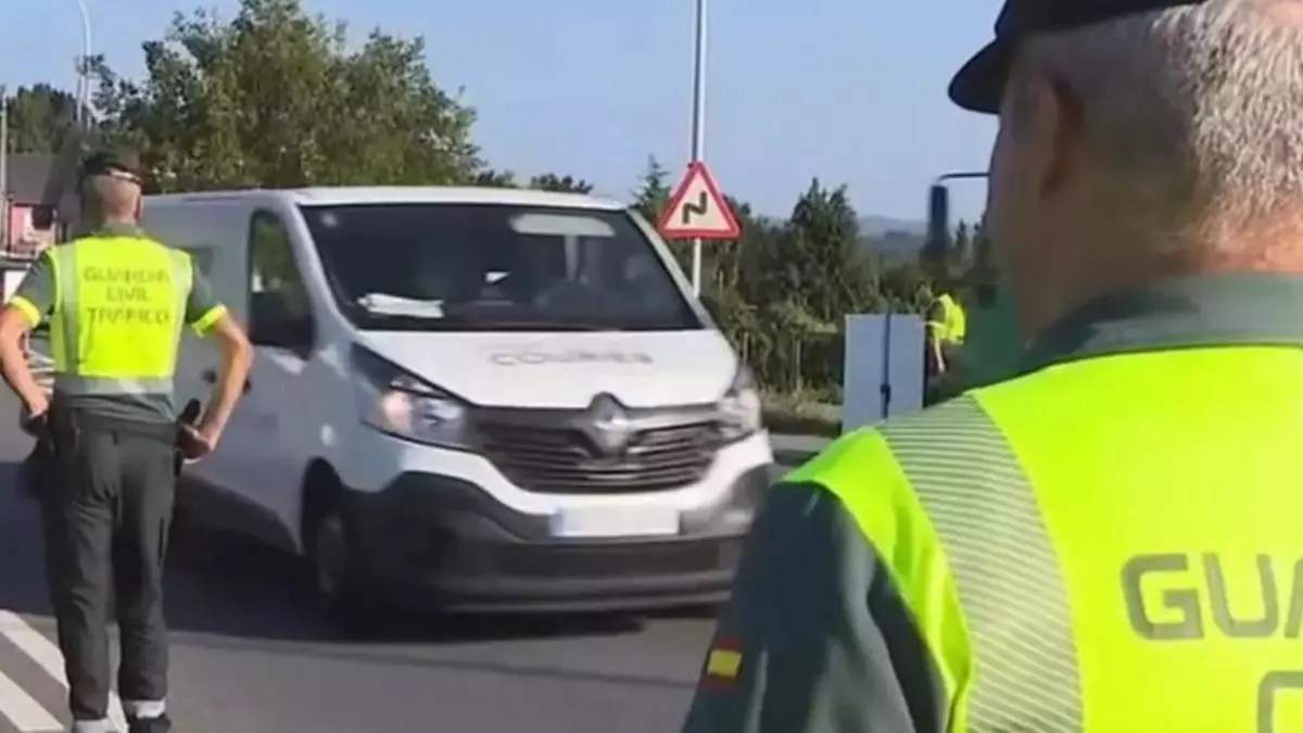 Repartidores pirata y sin papeles: la otra cara del Black Friday en Galicia