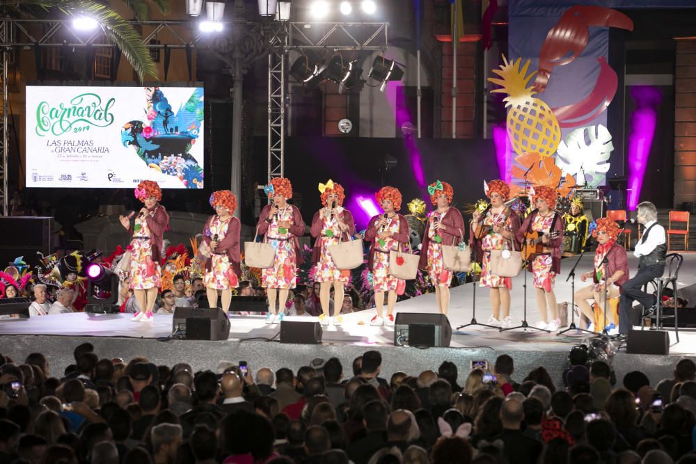 15.02.19. Las Palmas de Gran Canaria. Carnaval 2019. Pregón de Manolo Vieira y la Chirimurga del timple. Plaza de Santa Ana. Foto Quique Curbelo  | 15/02/2019 | Fotógrafo: Quique Curbelo