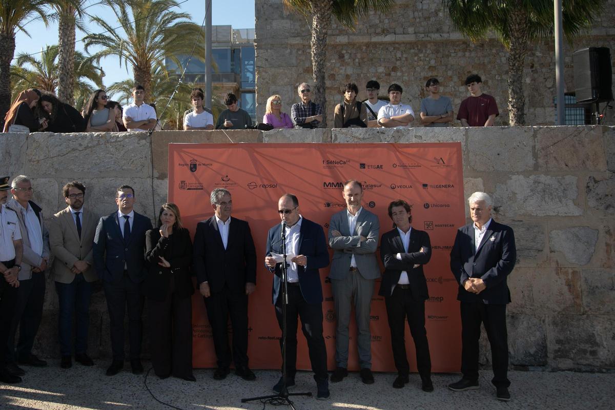 Cathieu Kessler, Juan María Vázquez y Noelia Arroyo asistieron a la presentación del velero autónom