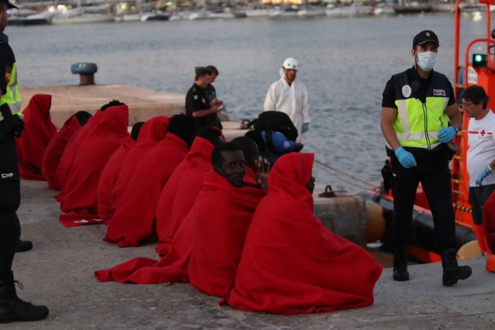 Rescatan a 59 inmigrantes frente a las costas de Málaga