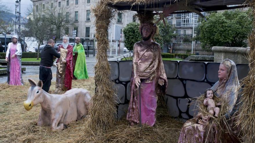 El polémico belén instalado en Ourense. // B. Lorenzo