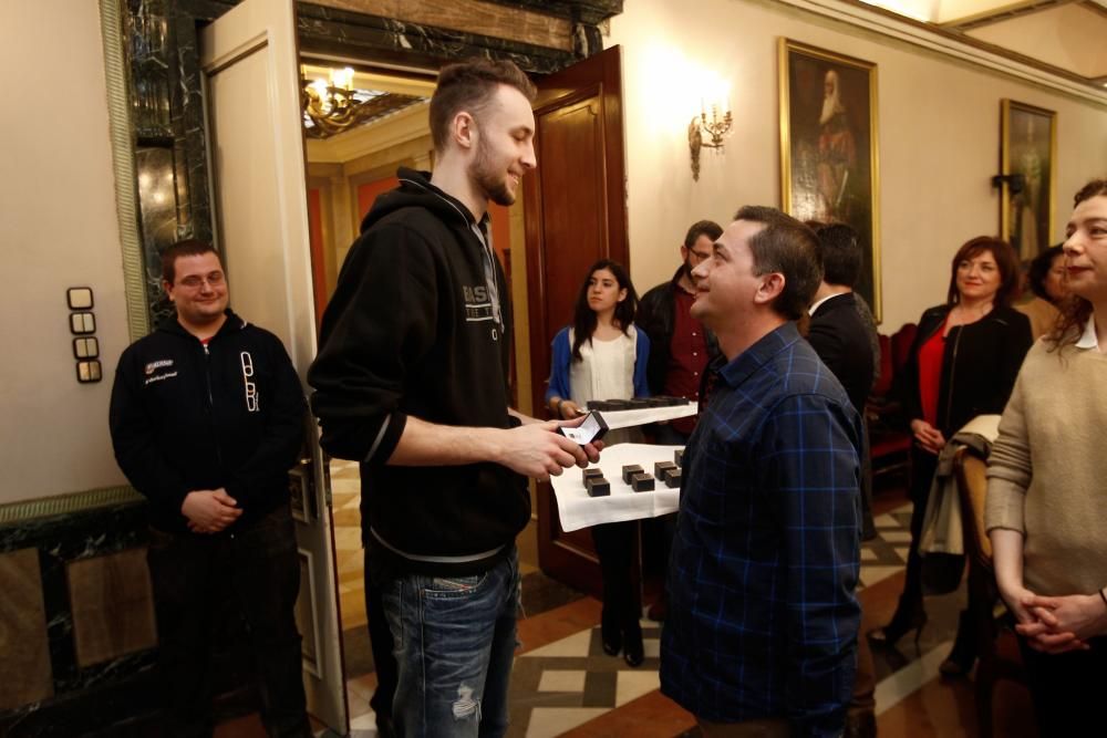 Recepción al Unión Financiera Oviedo en el Ayuntamiento tras ganar la Copa.