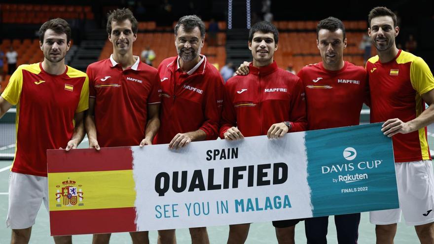 Los integrantes del equipo español celebran el pase a la Fase Final de Málaga tras derrotar a Corea del Sur. | EFE