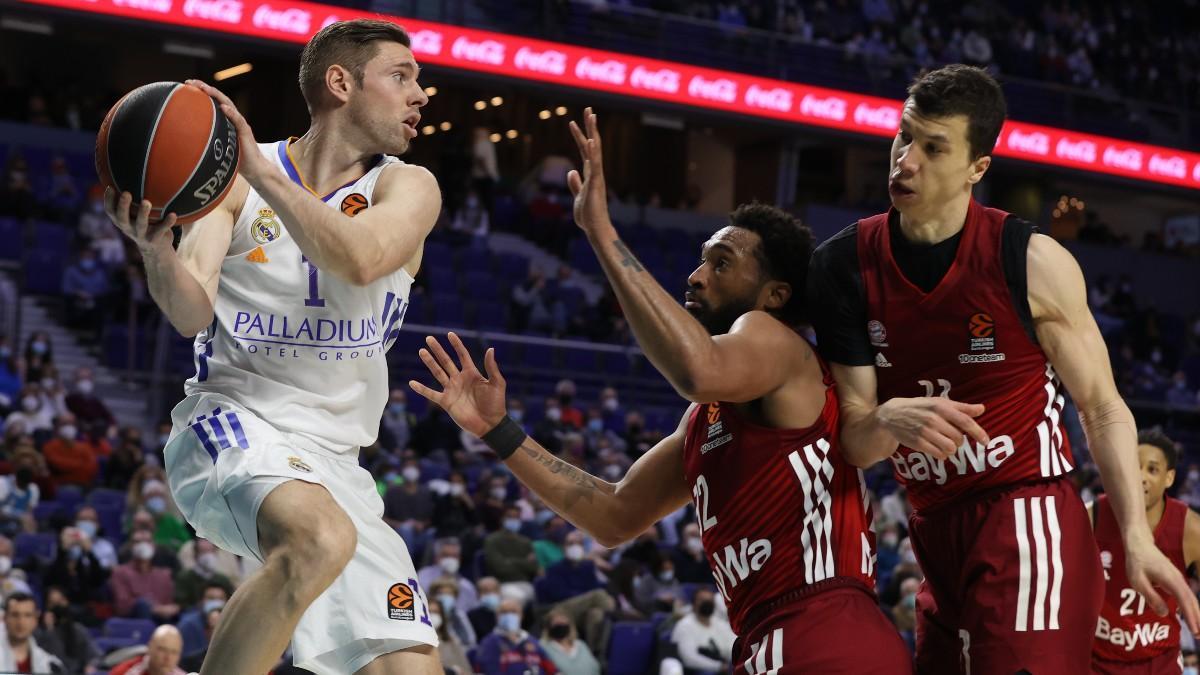 Fabian Causeur juega un balón ante Darrun