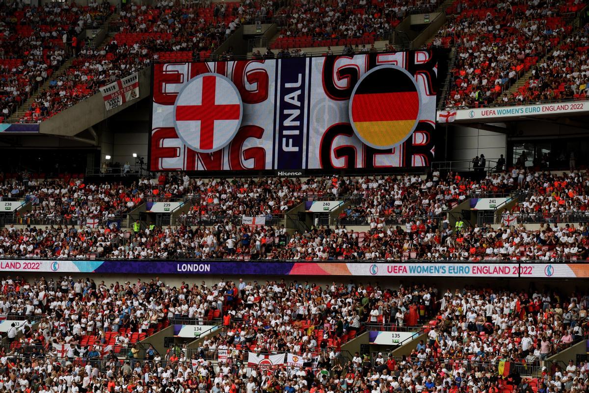 Las grada de  Wembley repletas de aficionados durante la final de la Eurocopa Femenina de la UEFA 2022 entre Inglaterra y Alemania