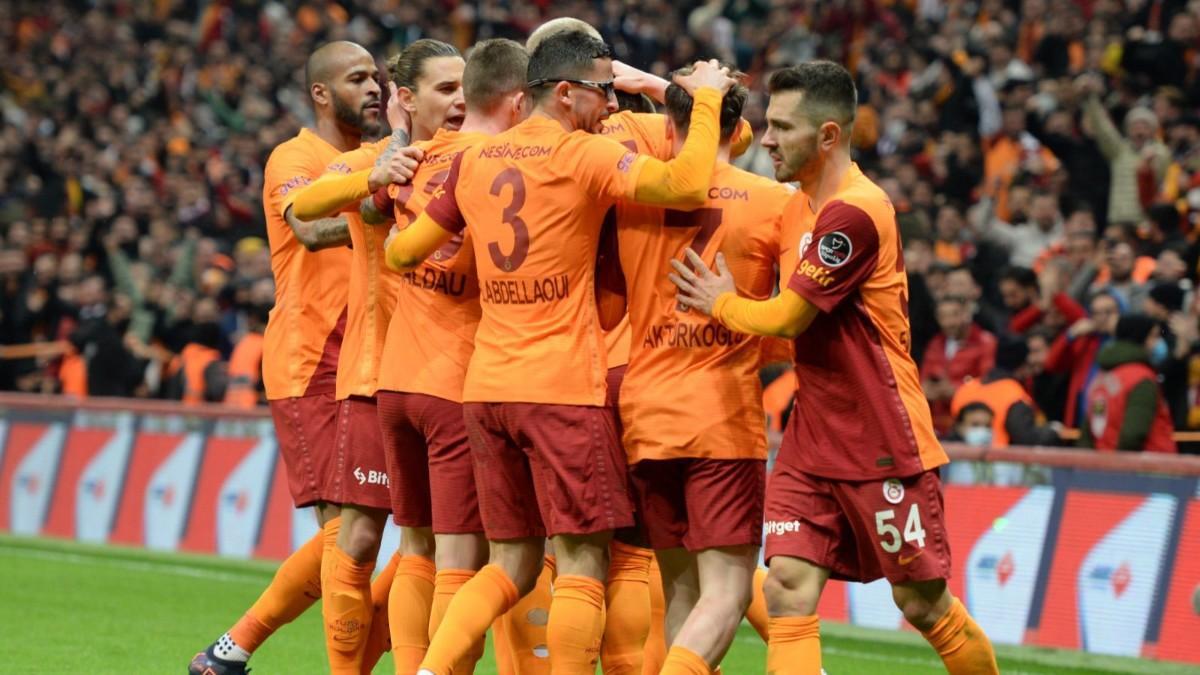 Los jugadores del Galatasaray celebrando el triunfo
