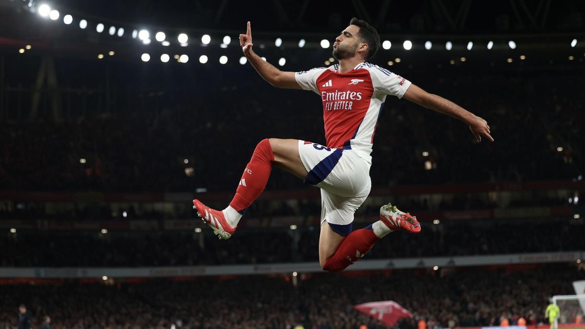 Mikel Merino celebra la consecución de un gol en el partido de la Premier entre el Arsenal y el Fulham