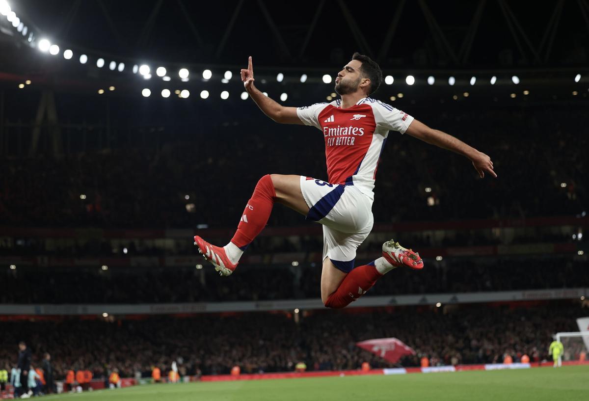 Mikel Merino celebra la consecución de un gol en el partido de la Premier entre el Arsenal y el Fulham
