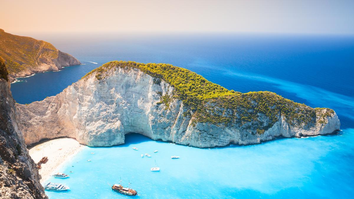 El paraíso existe, tiene una playa con forma de animal y se llama Zakynthos