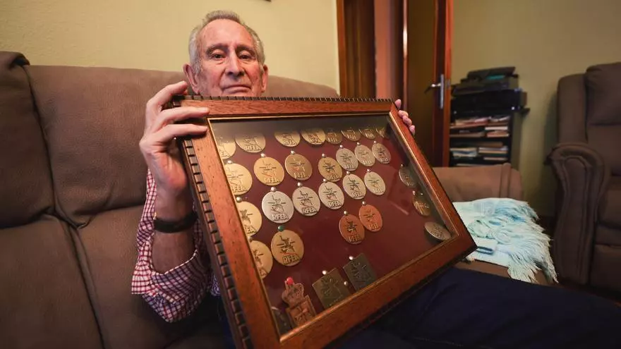 Efrén García Pesquera, el superabuelo del atletismo que no se ha perdido ni una San Silvestre de Langreo: "Tengo 90 años y sigo entrenando tres veces a la semana"