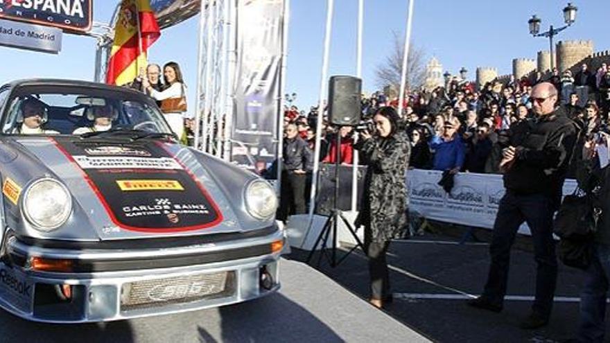 Sainz y Moya, en su Porsche 911.