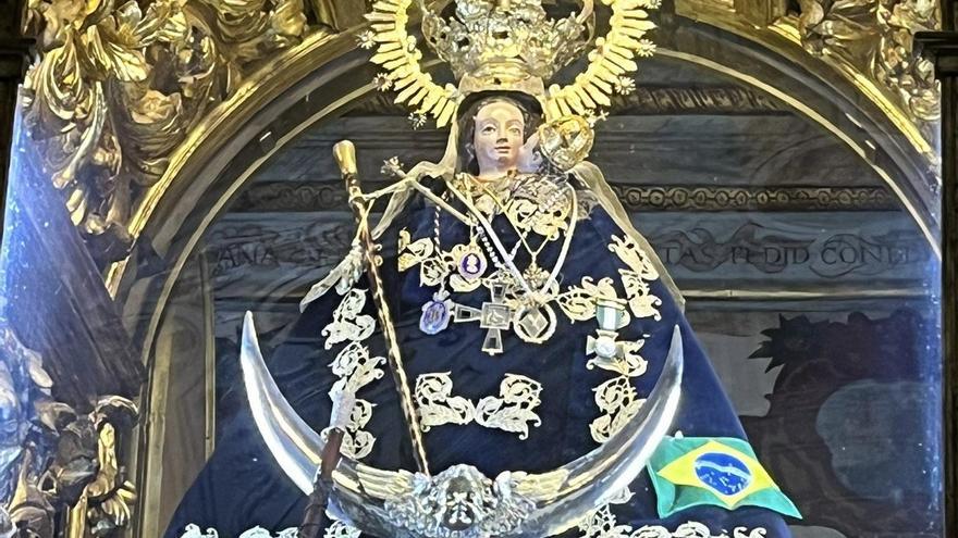 La Virgen de la Montaña de Cáceres ya luce la bandera de Brasil