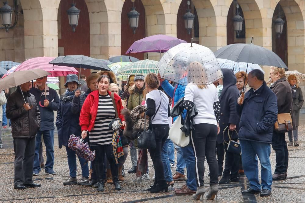 Emotivo minuto de silencio en Gijón por Paz Fernández