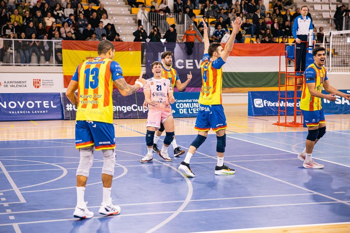 Partido europeo en casa frente al Fino Kaposvar.