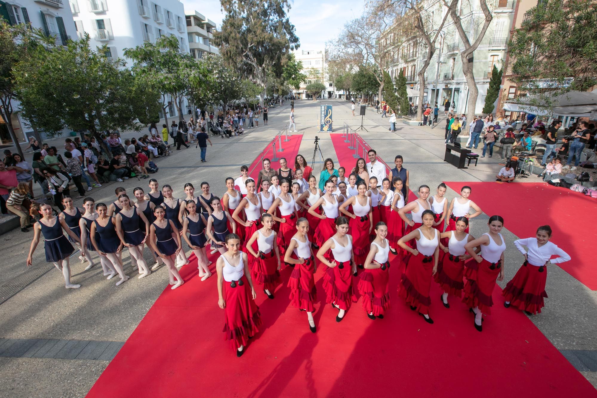 La danza sale a la calle en Ibiza