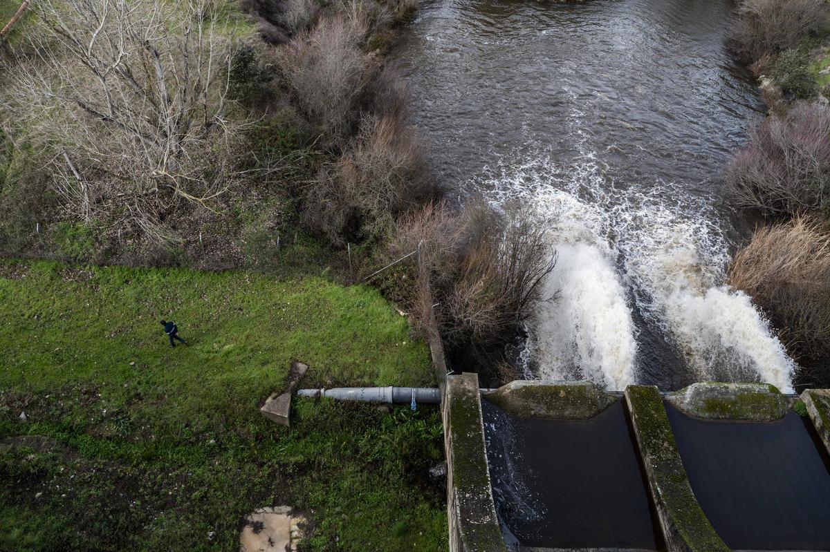Fotogalería | Así ha sido el desembalse del Guadioloba, este viernes Fotogalería | Así ha sido el desembalse del Guadioloba, este viernes