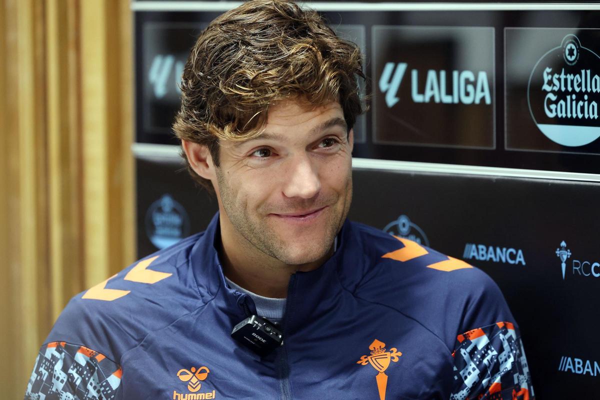 El defensa Marcos Alonso, ayer en Afouteza, durante la entrevista en la sala de prensa tras el entrenamiento del Celta