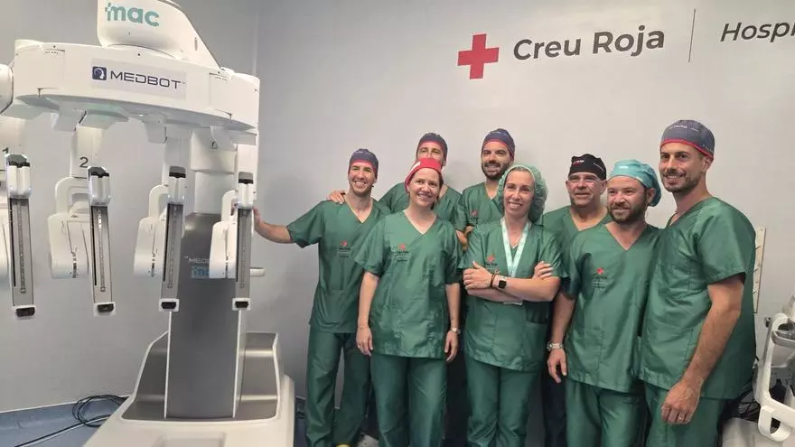 VÍDEO | El Hospital de Creu Roja en Palma presenta el primer robot quirúrgico laparoscópico Toumai de Baleares