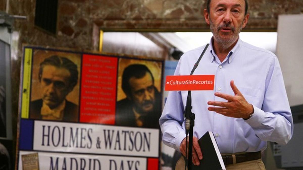 Rubalcaba presenta alternativas a la subida del IVA en Madrid, esta mañana.