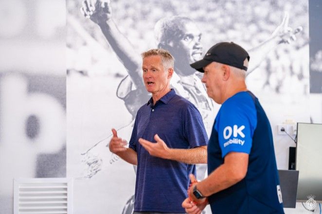 Steve Kerr da una charla a los jugadores del Mallorca en Son Bibiloni