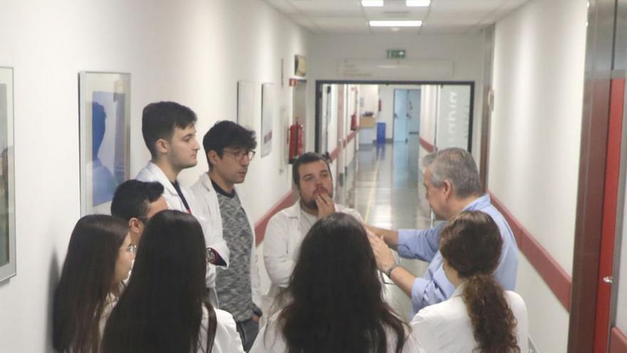 Un grupo de MIR, en el Hospital de Santiago. |  // XOÁN ÁLVAREZ