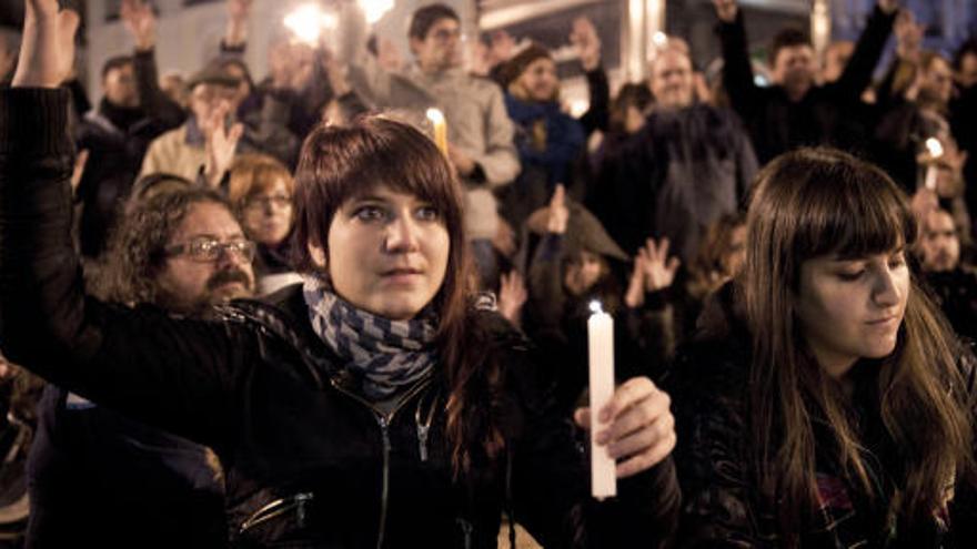 Participantes en la asamblea convocada por la plataforma &quot;Democracia Real Ya&quot;.