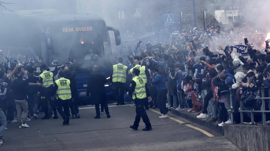 Un cumpleaños azul feliz y con aspiraciones: así fue la celebración del 98º aniversario del Oviedo