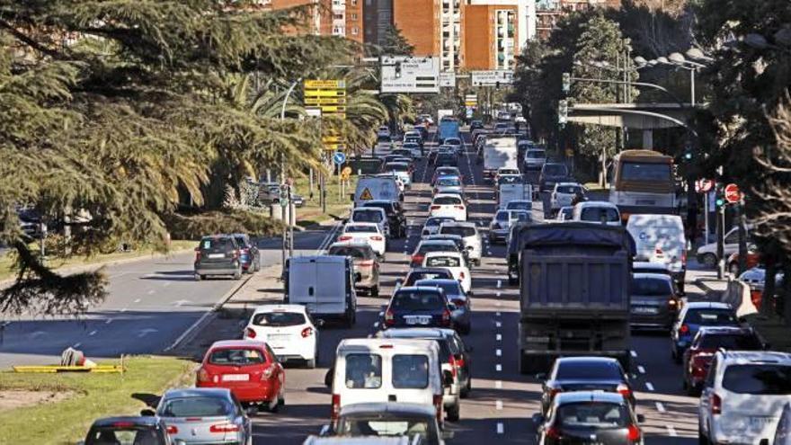 La contaminación  de los vehículos en las ciudades reduce la vida hasta 4 años
