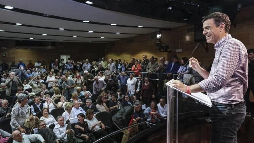 Sánchez en el mitin que ofreció en Palma por las primarias.