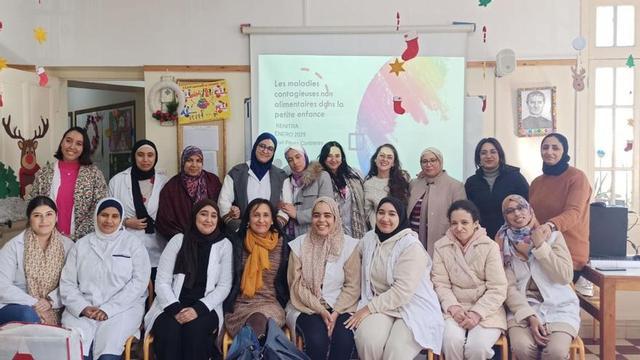 La zamorana Dori Pérez con las alumnas de FP a las que ha impartido formación  | CEDIDA