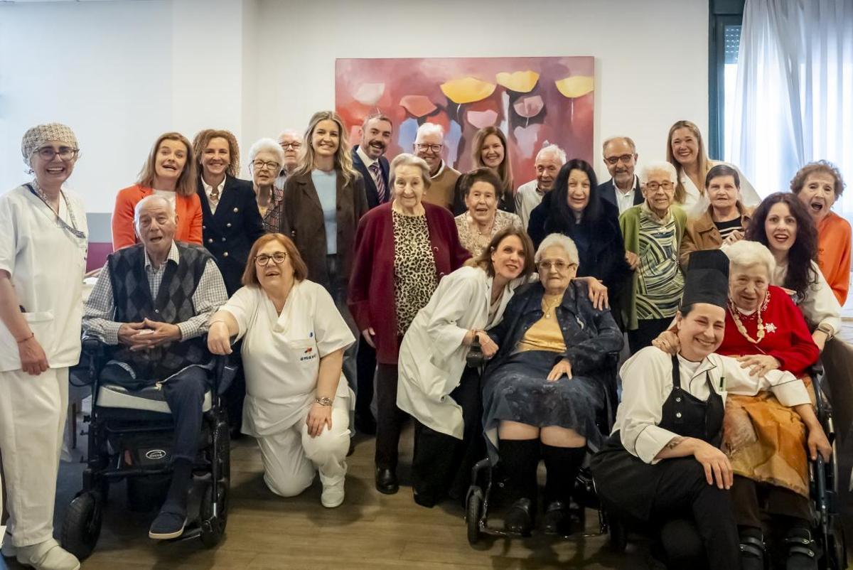 La Comunidad de Madrid acerca la Semana Santa a los mayores con un taller de elaboración de torrijas dentro de su programa de envejecimiento activo