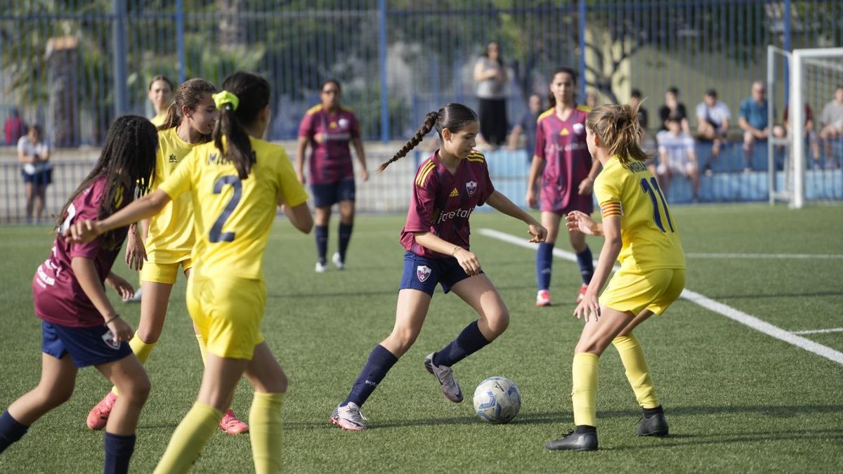 Uno de los numerosos partidos disputados este sábado en los campos Óscar Fle de la capital aragonesa.