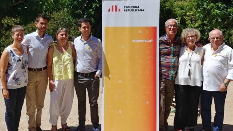 Integrants de la secció d&#039;ERC a Rajadell, amb l&#039;alcalde de Fonollosa, Eloi Hernàndez, i la senadora Mirella Cortès