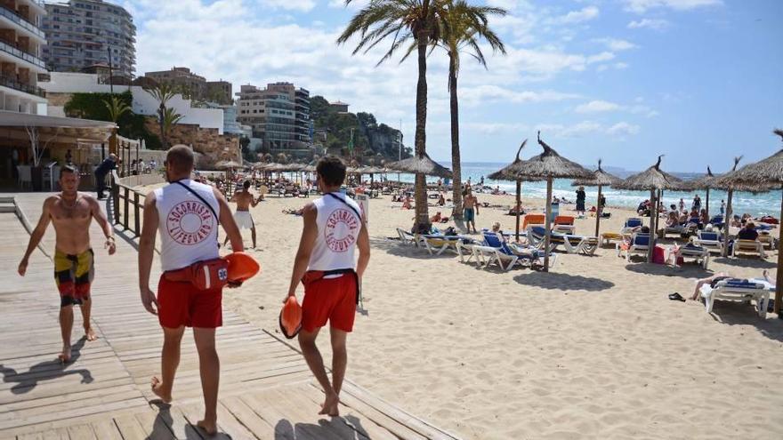 En la playa de Cala Major la vigilancia en temporada alta se amplía una hora.