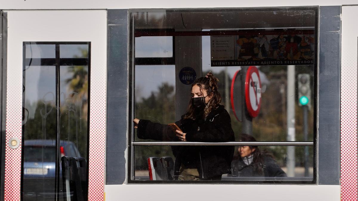 Último día con mascarilla en el transporte público